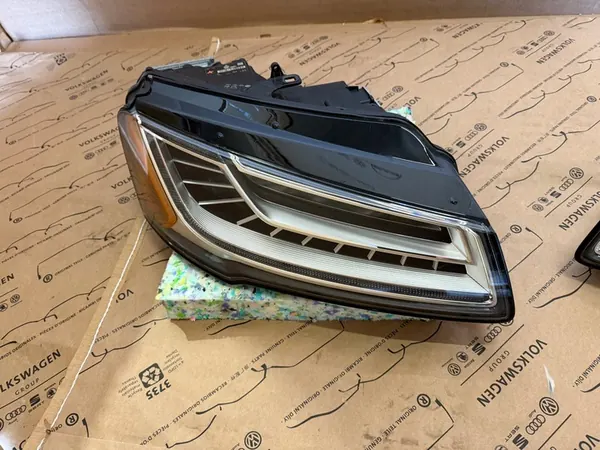 AUDI A8 D4 MATRIX LAMPE RECHTS ORIGINAL 4H0941034 image 2