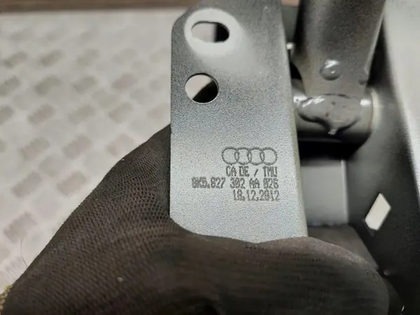 Conjunto dobradiças traseiras OEM 8K5827302AA Audi A4 B8 image 3