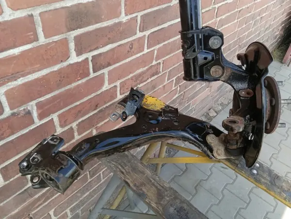 Rechter voorste draagarm OEM ZWROTNICA PRAWY PRZOD PRZEDNIA image 4