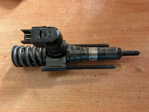 Pompe à carburant OEM 03G130073T pour VW Passat B6 2.0 TDI image 2