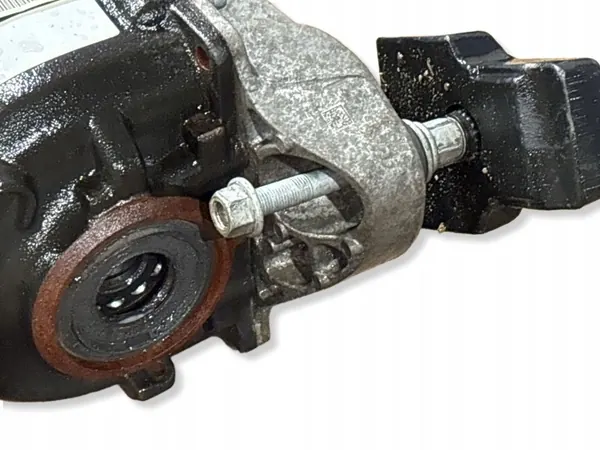 BMW Bakaxelns differential OEM 7603748 för 4-serien image 6