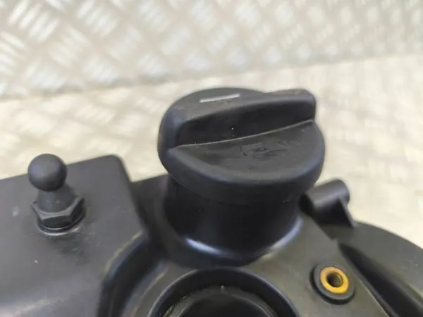 Tapa de válvulas OEM 8980011422 para Opel Astra IV J 1.7 CDTI image 4