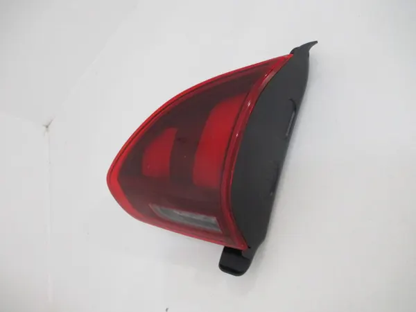 PEUGEOT 2008 LIFT Lámpara de Maletero Derecha image 2