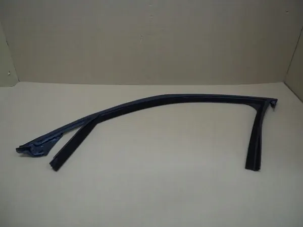 Raamrubber voorportier links OEM Alfa Romeo Stelvio image 2