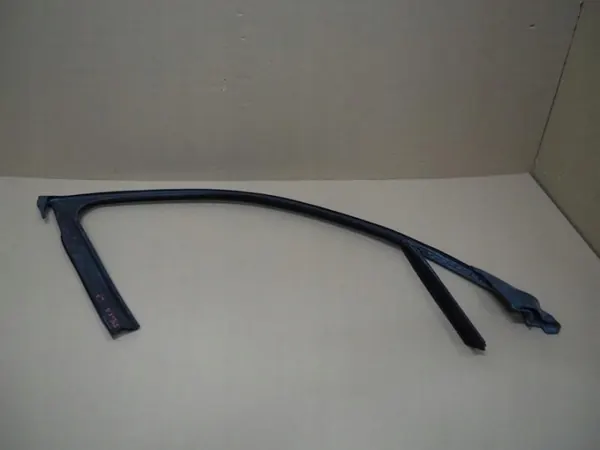 Raamrubber voorportier links OEM Alfa Romeo Stelvio image 3