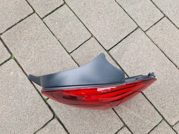 PEUGEOT 208 I LIFT Lámpara Trasera Derecha 9810430580 image 3