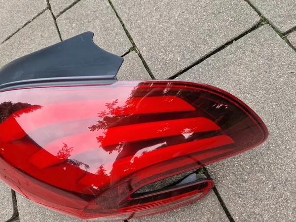 PEUGEOT 208 I LIFT Lámpara Trasera Derecha 9810430580 image 8