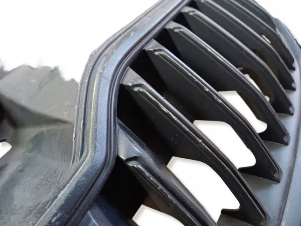 Rejilla Skoda Fabia III OEM 6V0853653A - Usada image 3