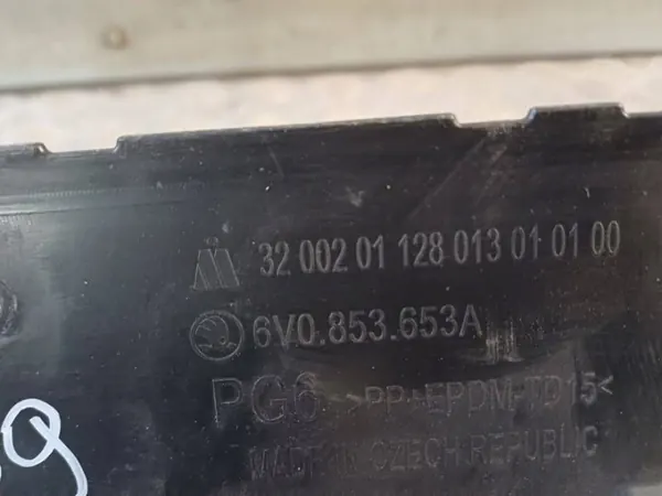 Rejilla Skoda Fabia III OEM 6V0853653A - Usada image 6
