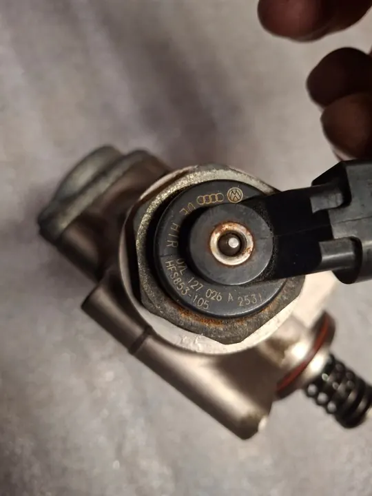 Audi S8 D3 Korkeapainepolttoainepumppu 07L127026A image 2