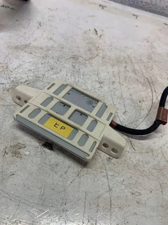 Amplificateur Antenne Lexus OEM 8686053070 pour IS III image 3