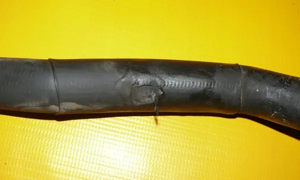 Ylä jäähdyttimen letku VW Transporter IV T4 2.4 D 074121101H image 3