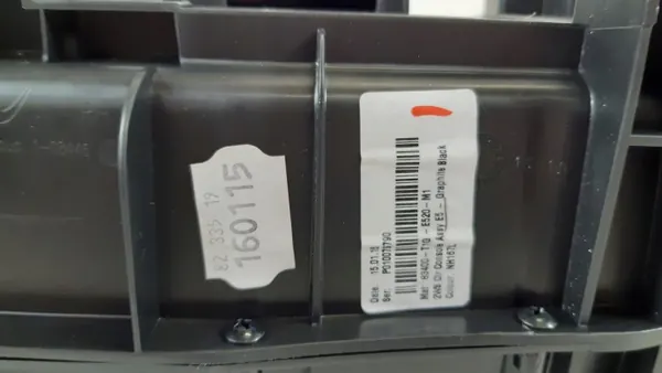 Honda CR-V IV Armsteun OEM 83400-T1G-E520-M1 image 7