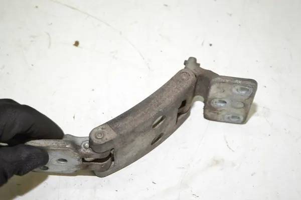 MERCEDES SPRINTER 906 Övre vänstra bakdörrsgångjärn OEM A9067400037 image 3