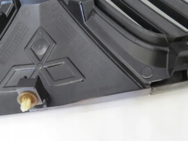 Stoßstangengrill OEM 360173413 für Mitsubishi Outlander II image 9