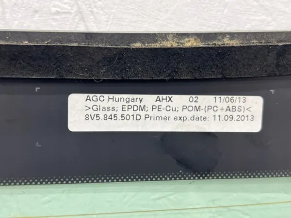 Vitre arrière Audi A3 8V OEM 8V5845501D Occasion image 10