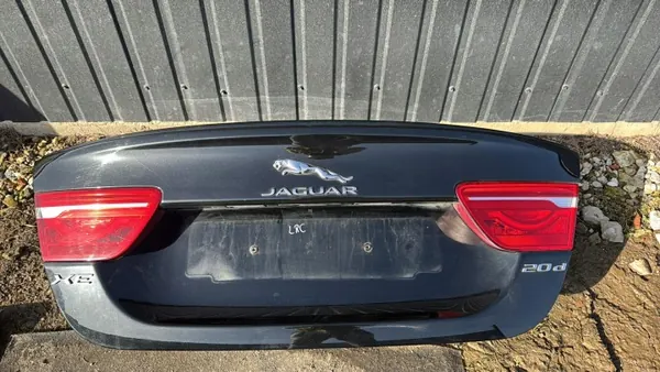 Jaguar XE R Sport Kofferbakdeksel OEM KLAPA - LRC Zwart image 2