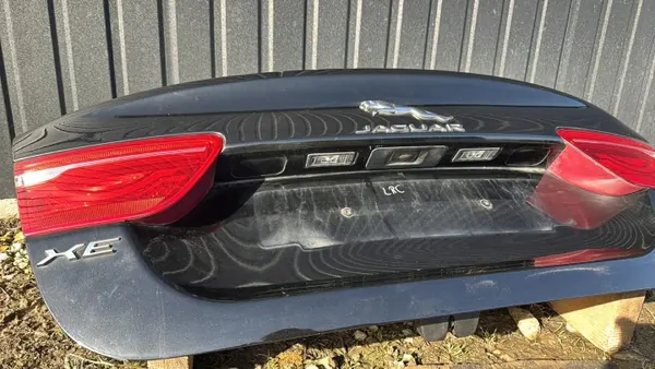 Jaguar XE R Sport Kofferbakdeksel OEM KLAPA - LRC Zwart image 5