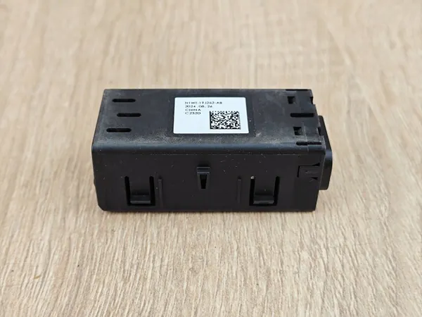 Prise USB OEM N1WT19J252AB pour VW Amarok II image 2