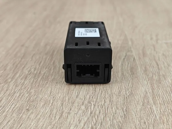 Prise USB OEM N1WT19J252AB pour VW Amarok II image 4