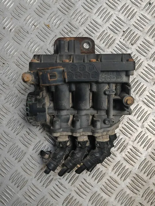 Válvula ECAS OEM 21133934 para Volvo FH - Usada image 2