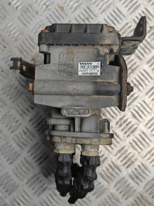 Válvula ECAS OEM 21133934 para Volvo FH - Usada image 4