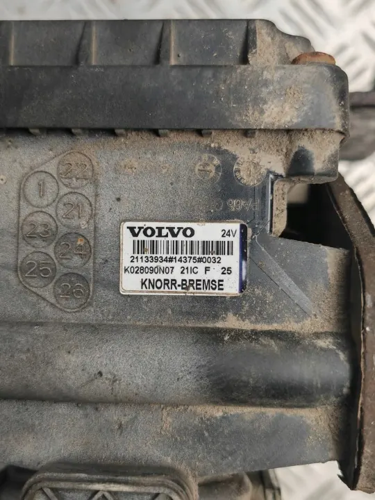 Válvula ECAS OEM 21133934 para Volvo FH - Usada image 5