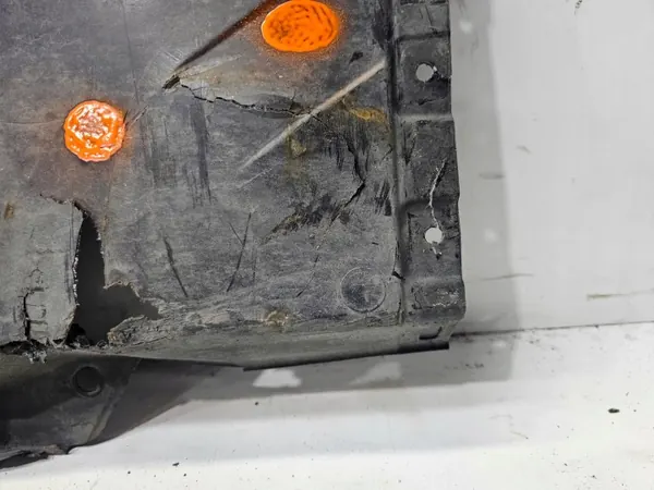 Vänster underkroppssköld OEM 8E0825207B 2/26 för Audi A4 B7 image 8