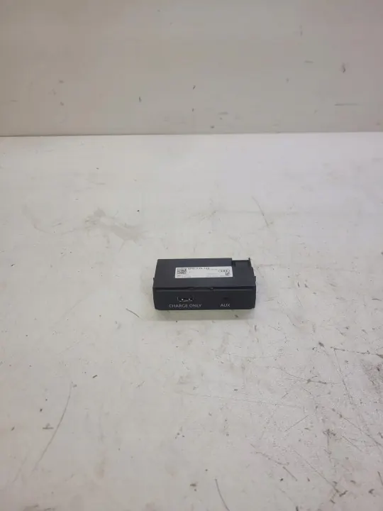 Enchufe Cargador USB OEM 4M0035726 para Audi A4 A5 Q7 image 2