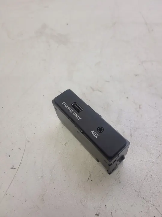 Enchufe Cargador USB OEM 4M0035726 para Audi A4 A5 Q7 image 3