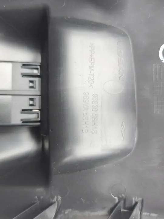 Nissan Leaf II USB-aansluiting OEM 969305SH1B image 9