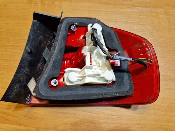 Luz Trasera Izquierda Guardabarros BMW 3 E90 6937457 image 2