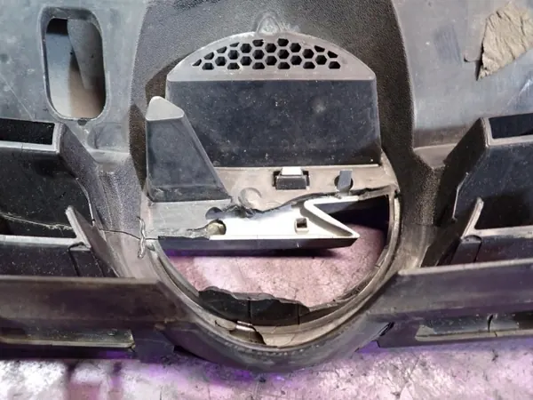 Opel Astra H Grillabdeckung OEM Z163 - Gebrauchtes OE Teil image 6