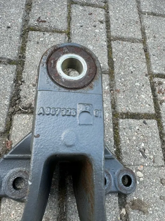 MOCOWANIE WSPORNIK WIESZAK RESORA PÓŁRESORA MERCEDES ATEGO III 17.5 image 3