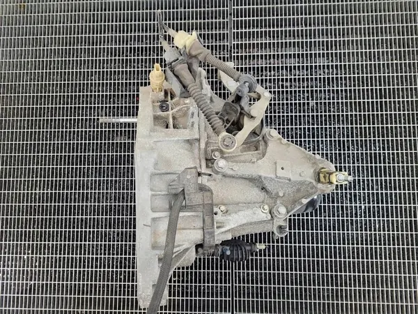 Manuaalivaihteisto Dacia Duster II 1.6 SCE 115HV 320106830R image 2