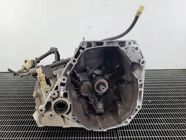 Manuaalivaihteisto Dacia Duster II 1.6 SCE 115HV 320106830R image 4