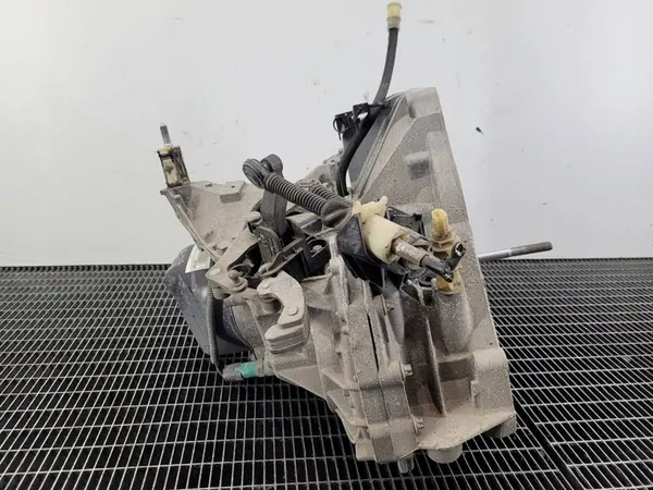 Manuaalivaihteisto Dacia Duster II 1.6 SCE 115HV 320106830R image 5