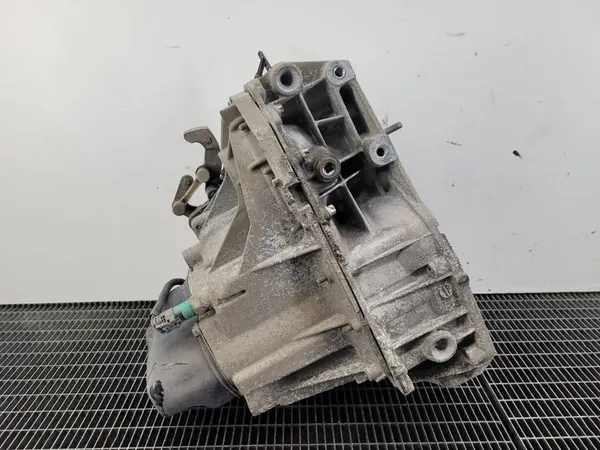 Manuaalivaihteisto Dacia Duster II 1.6 SCE 115HV 320106830R image 7