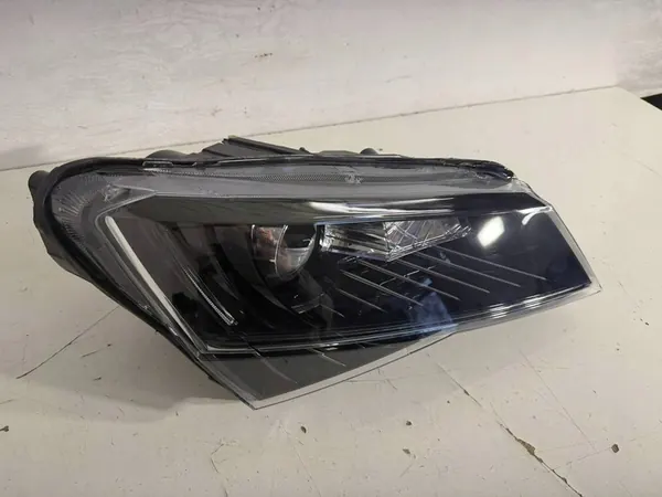 Rechtes Frontscheinwerfer Skoda Superb III image 5