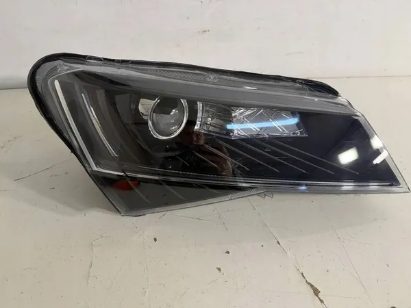 Rechtes Frontscheinwerfer Skoda Superb III image 6