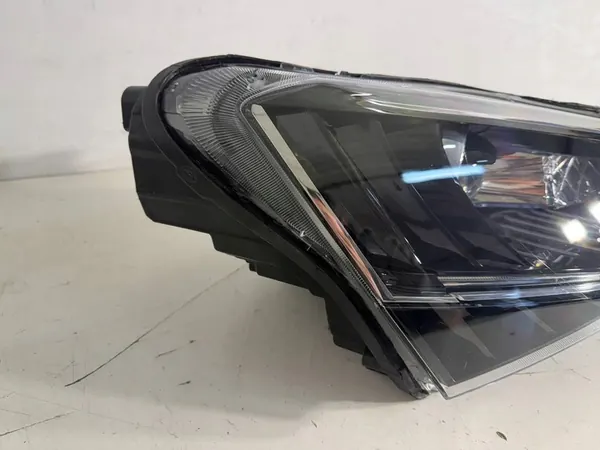 Rechtes Frontscheinwerfer Skoda Superb III image 8