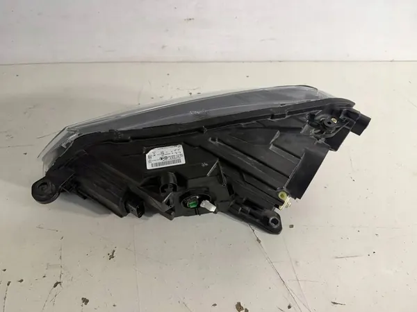 Rechtes Frontscheinwerfer Skoda Superb III image 9