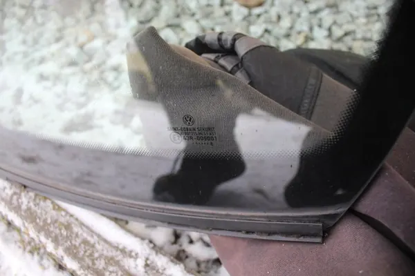 OEM 2121 Begagnad framruta för VW Fox image 5