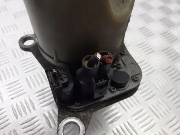 Bomba de direção assistida Volvo V50 2.0 D image 2