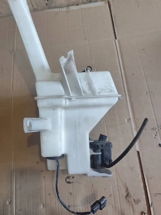 Hyundai OE 98610-3Z300 Scheibenwaschbehälter Gebraucht image 3