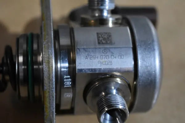 Injectorpomp Mercedes W206 W214 image 2