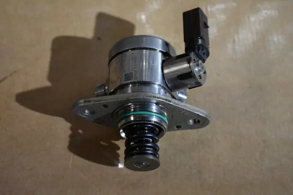 Injectorpomp Mercedes W206 W214 image 3