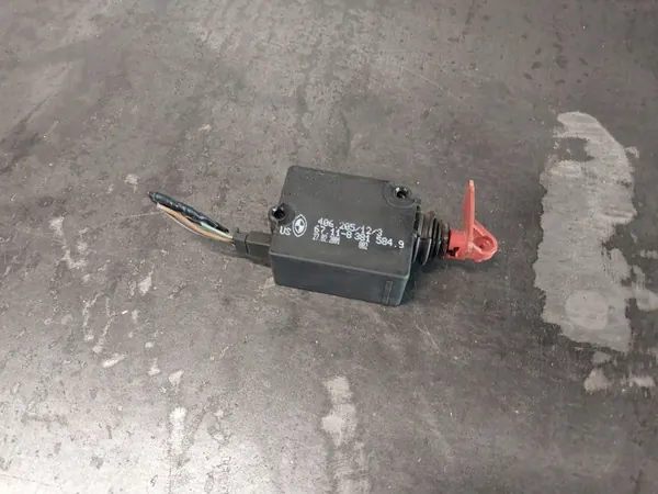 OEM 8381584.9 Tavaratilan lukkoaktuattori BMW 3 E46 image 2