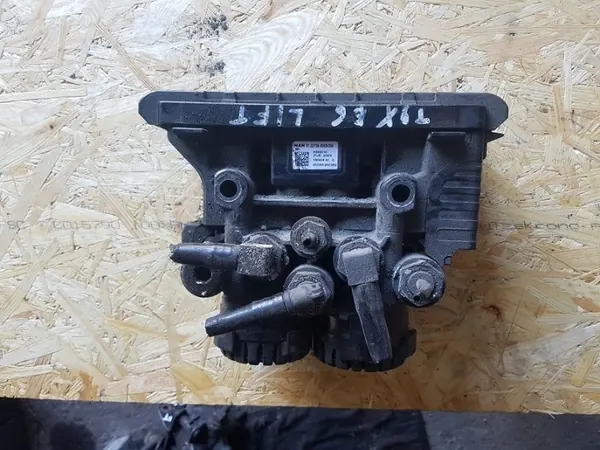 MAN OEM 81521066069 EBS Bromsmodulatorventil Bak image 2