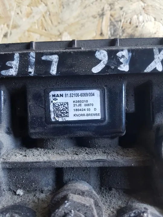 MAN OEM 81521066069 EBS Bromsmodulatorventil Bak image 4